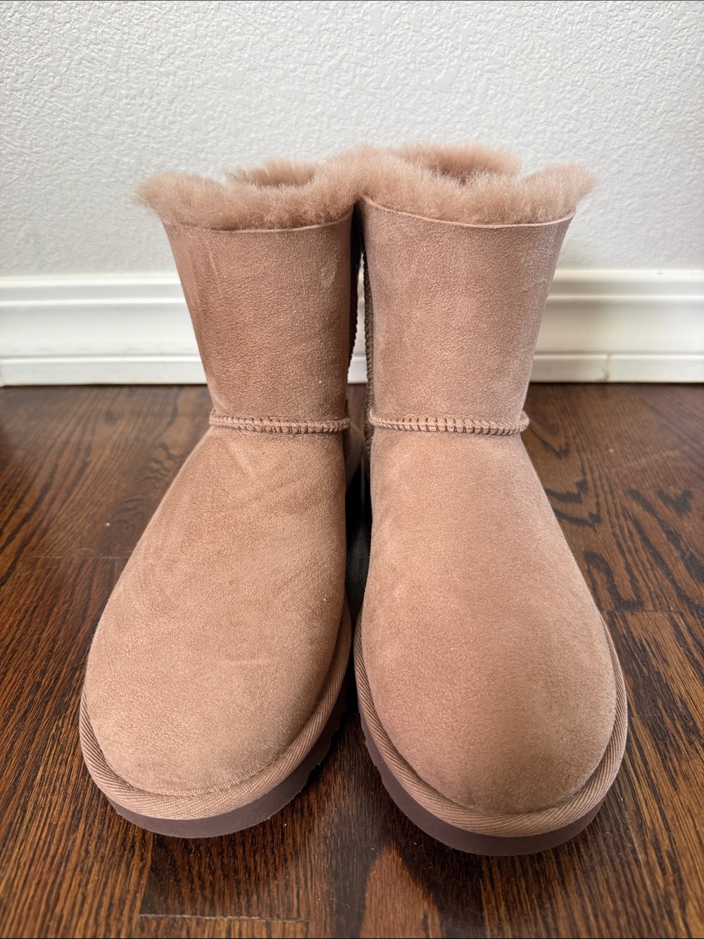 New!! UGG Classic Short Shearling Boots - Chestnut